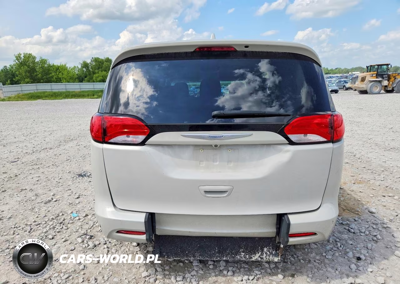 2017 Chrysler Pacifica Touring VIN:2C4RC1DG5HR743766 - 6