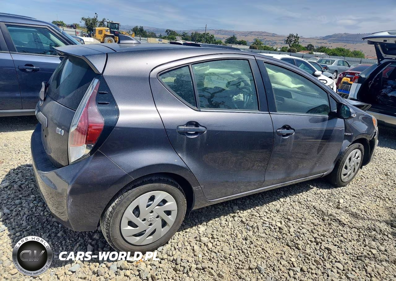 2016 Toyota Prius C Two VIN:JTDKDTB37G1125717 - 3