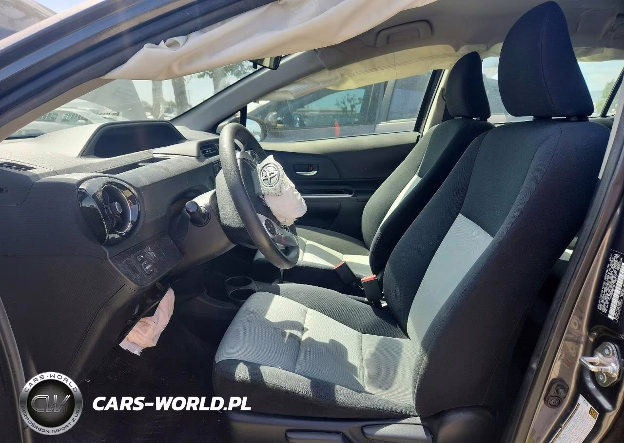 2016 Toyota Prius C Two VIN:JTDKDTB37G1125717 - 7