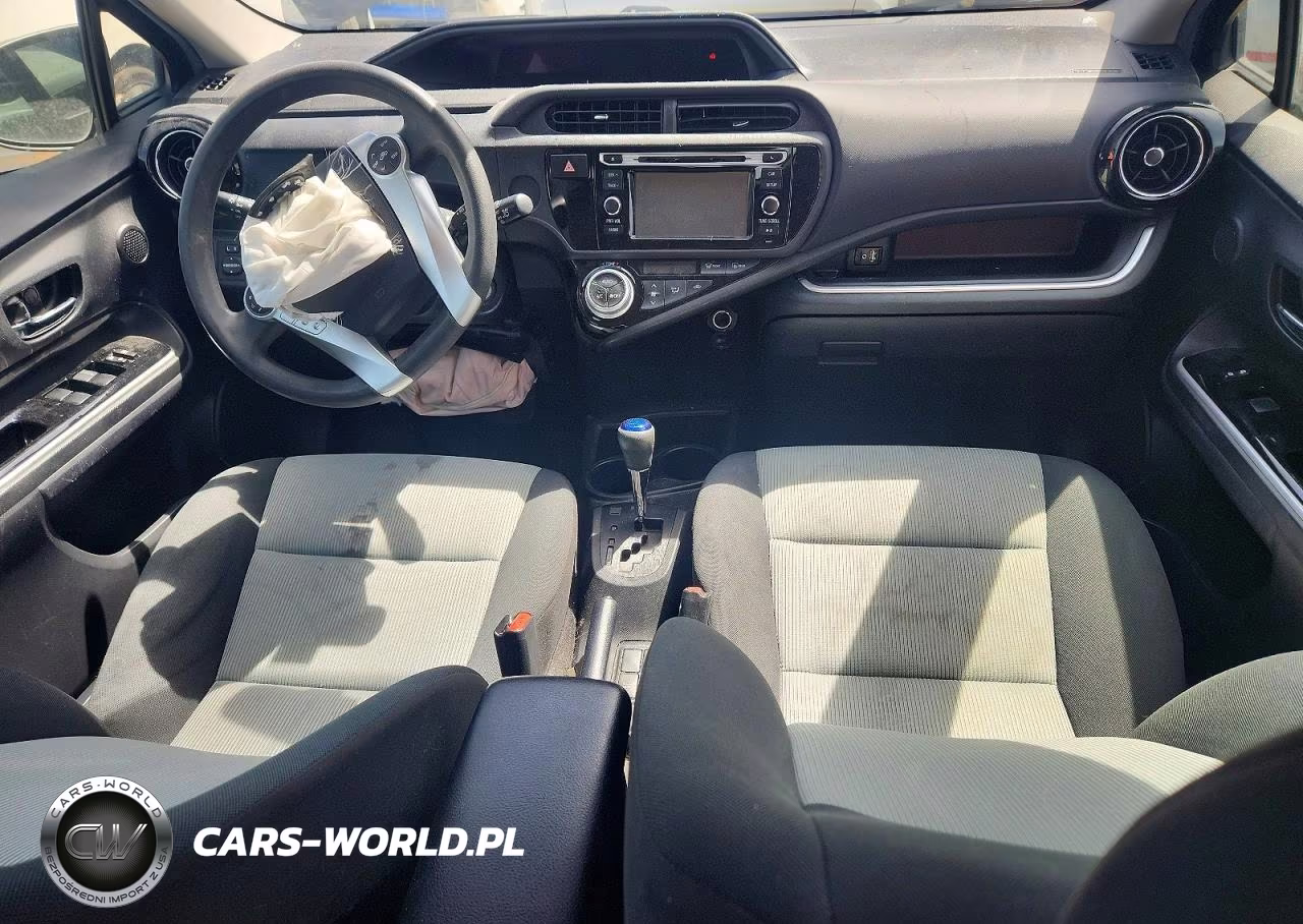 2016 Toyota Prius C Two VIN:JTDKDTB37G1125717 - 8