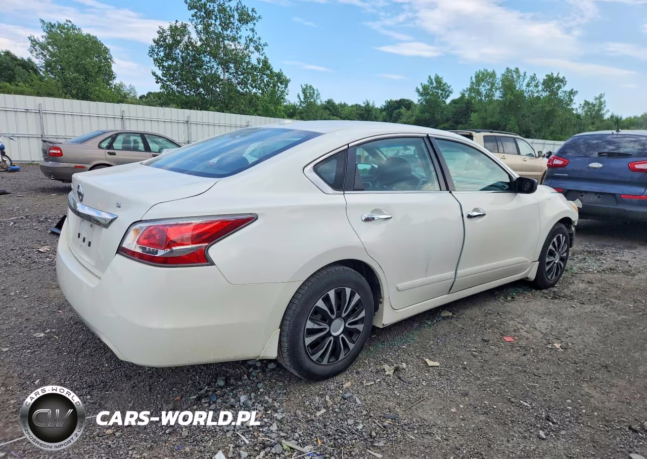 2015 Nissan Altima 2.5 S VIN:1N4AL3AP2FC410983 - 3