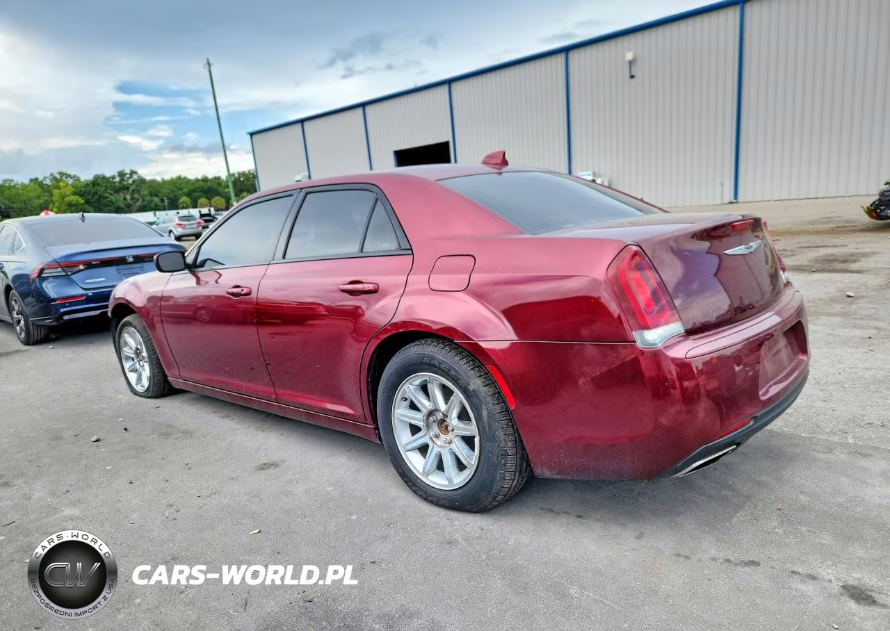 2019 Chrysler 300 Touring VIN:2C3CCAAG6KH614396 - 2