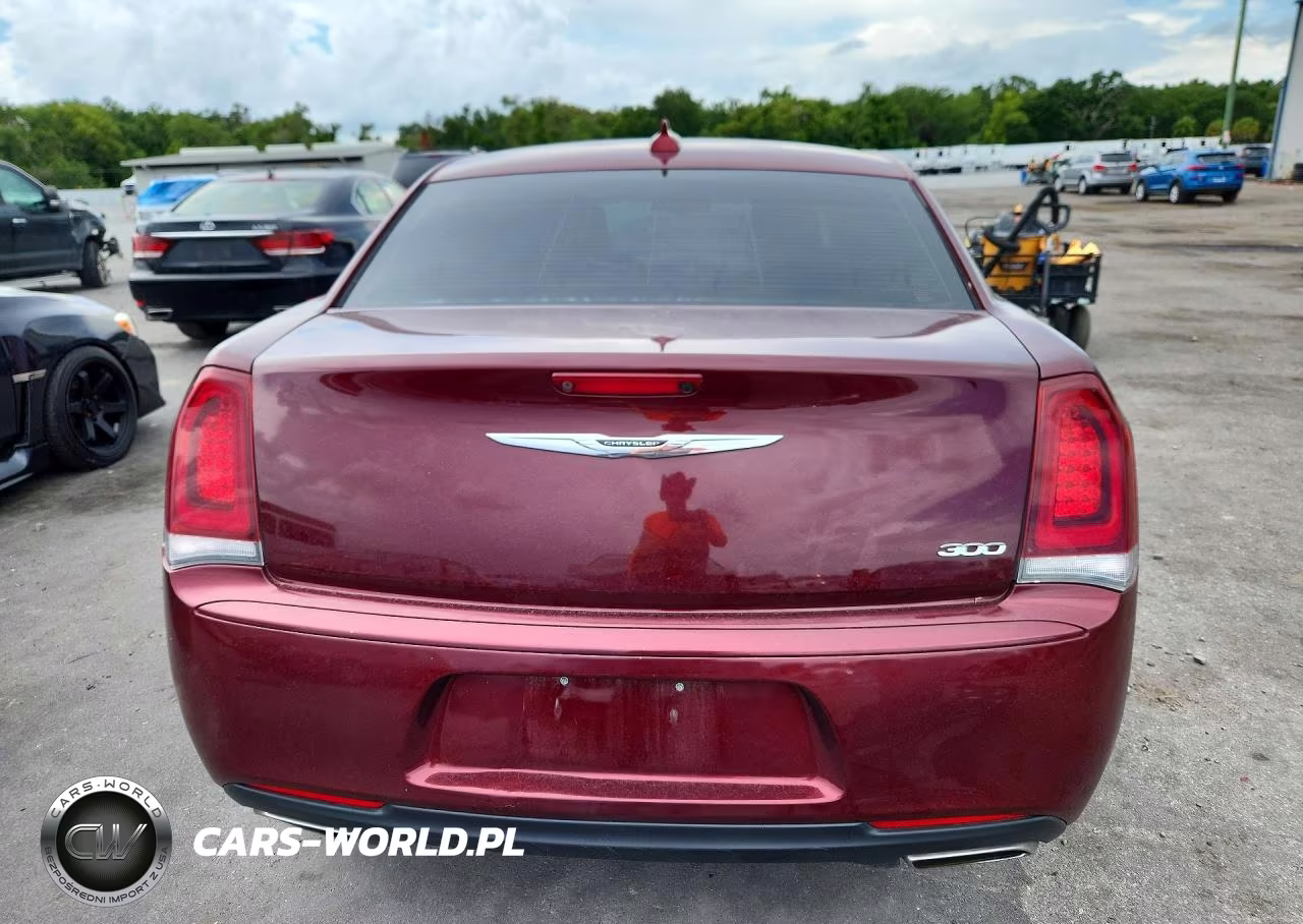 2019 Chrysler 300 Touring VIN:2C3CCAAG6KH614396 - 6