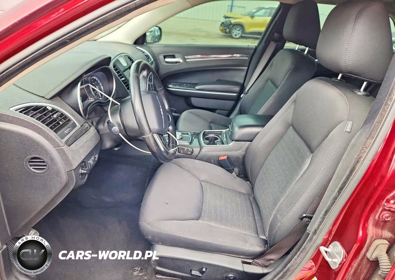 2019 Chrysler 300 Touring VIN:2C3CCAAG6KH614396 - 7