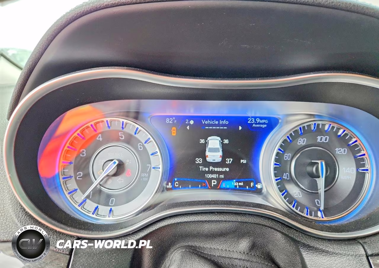 2019 Chrysler 300 Touring VIN:2C3CCAAG6KH614396 - 9