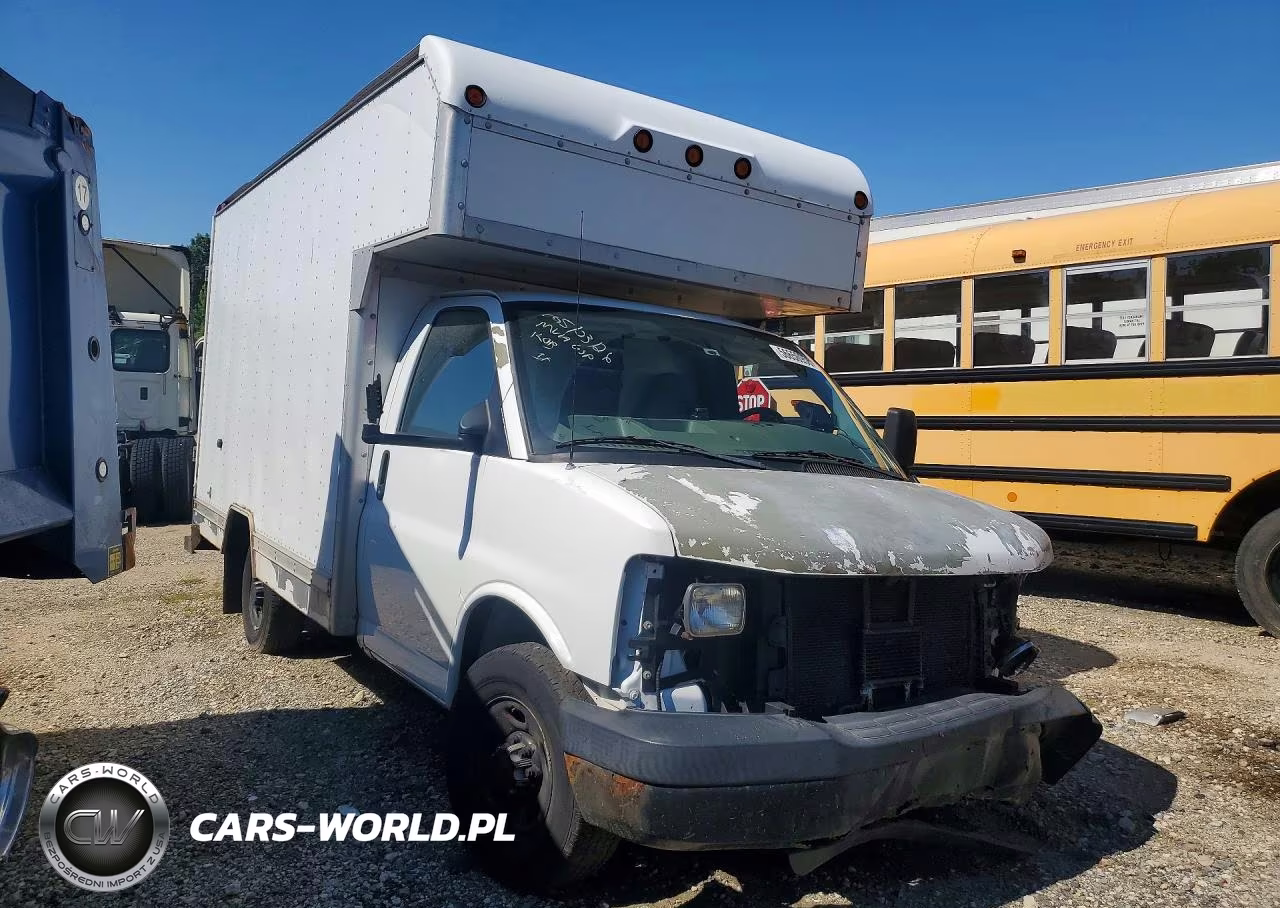 2008 GMC Savana Box Truck VIN:1GDHG31K981111003 - 4