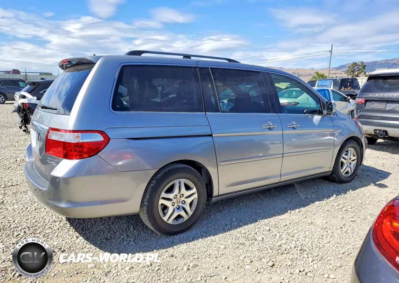 2005 Honda Odyssey Touring VIN:5FNRL38825B075303 - 3