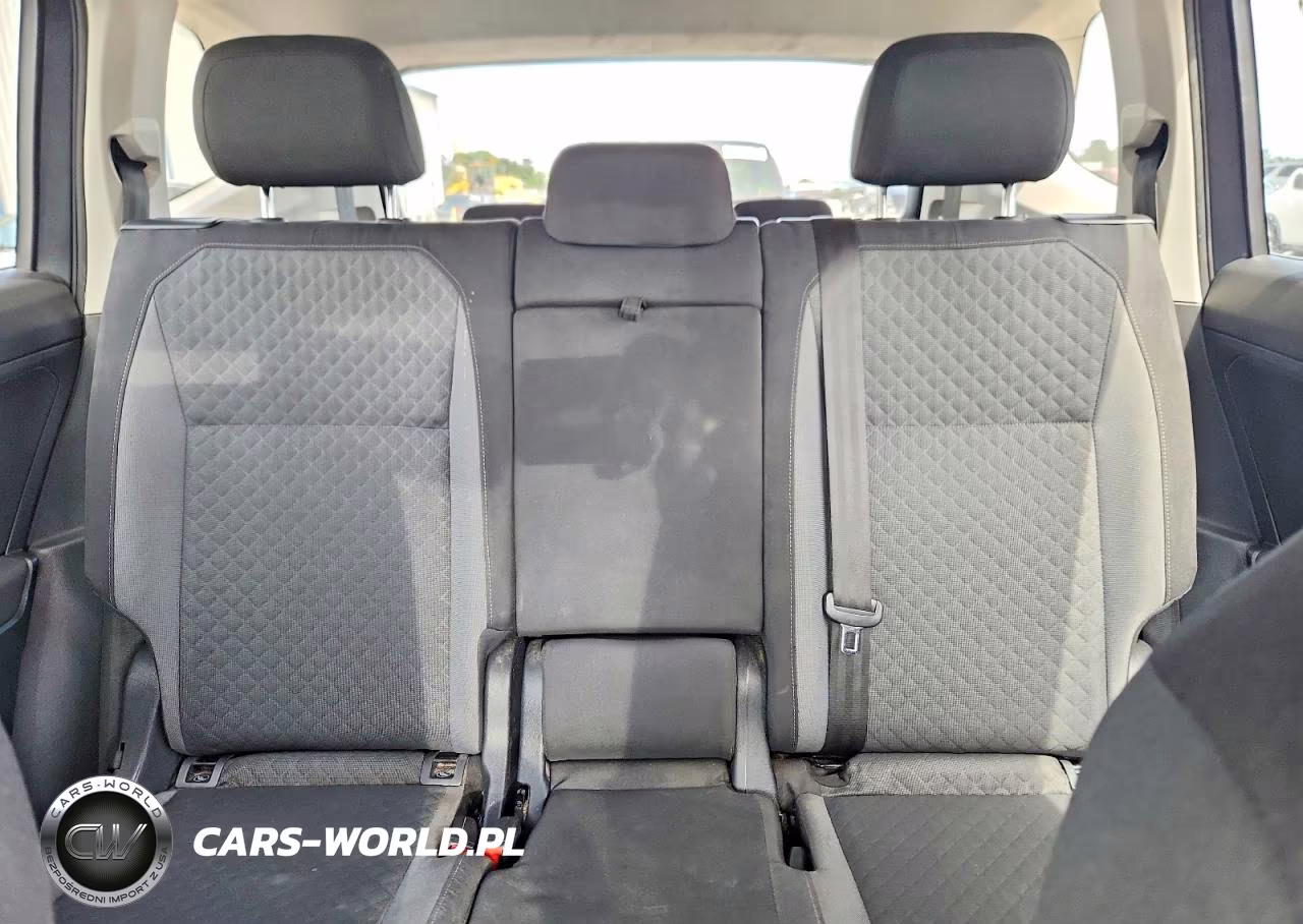 2018 Volkswagen Tiguan S VIN:3VV1B7AX5JM089132 - 10