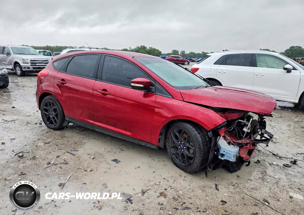 2016 Ford Focus Se VIN:1FADP3K23GL312115 - 4