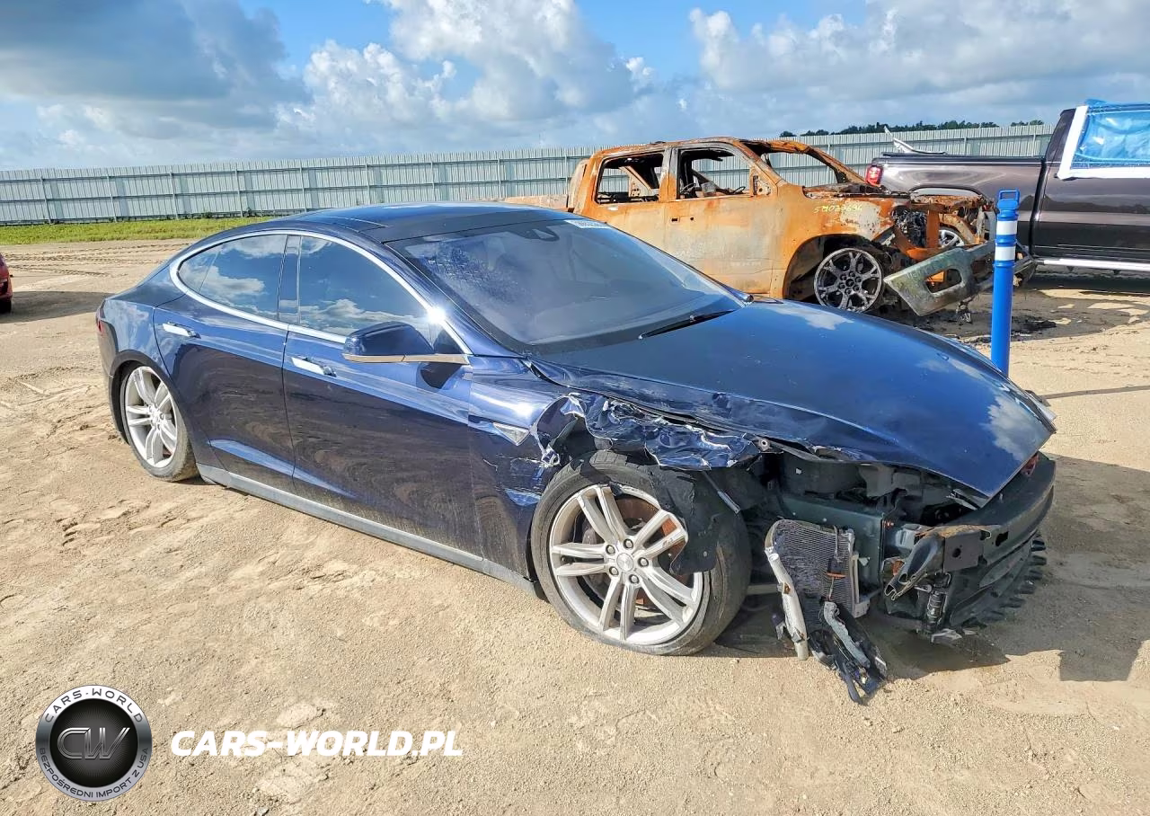 2015 Tesla Model S 70D VIN:5YJSA1S28FF085125 - 4