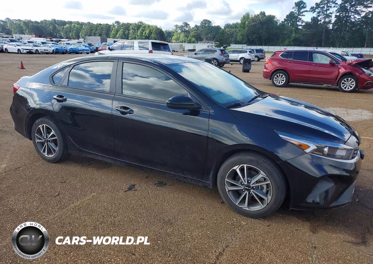 2023 Kia Forte Lxs VIN:3KPF24AD9PE564504 - 4
