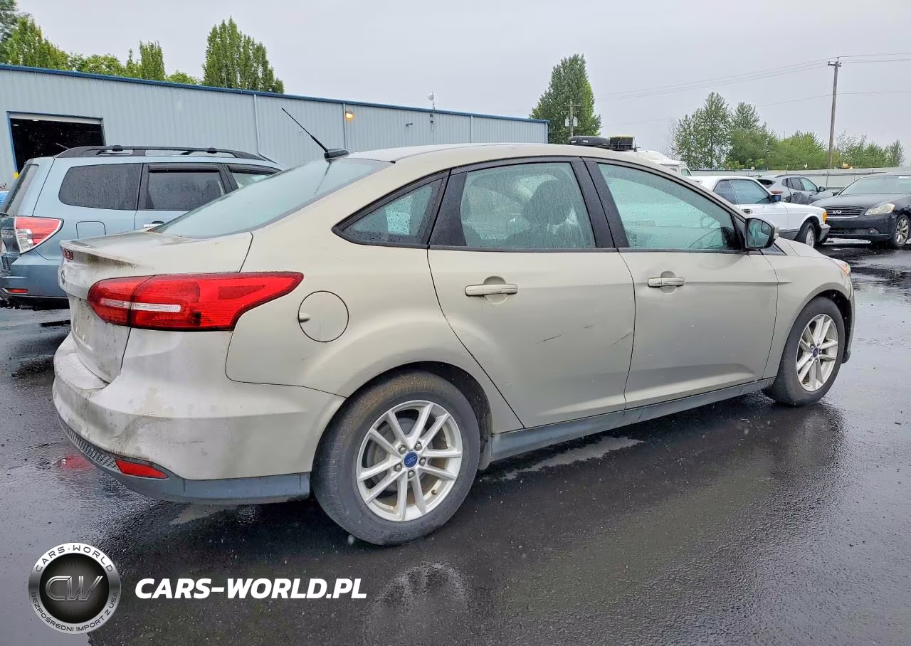 2015 Ford Focus Se VIN:1FADP3F27FL282917 - 3