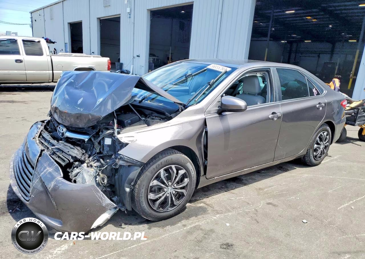 2015 Toyota Camry Le – zdjęcie 1 z 12