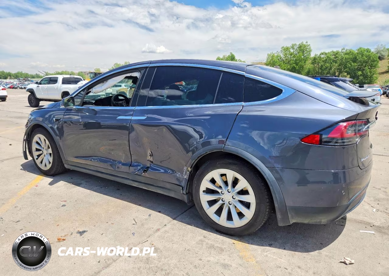 2018 Tesla Model X VIN:5YJXCDE26JF100050 - 2