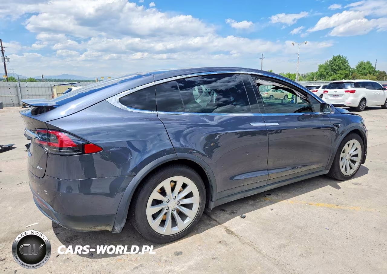 2018 Tesla Model X VIN:5YJXCDE26JF100050 - 3
