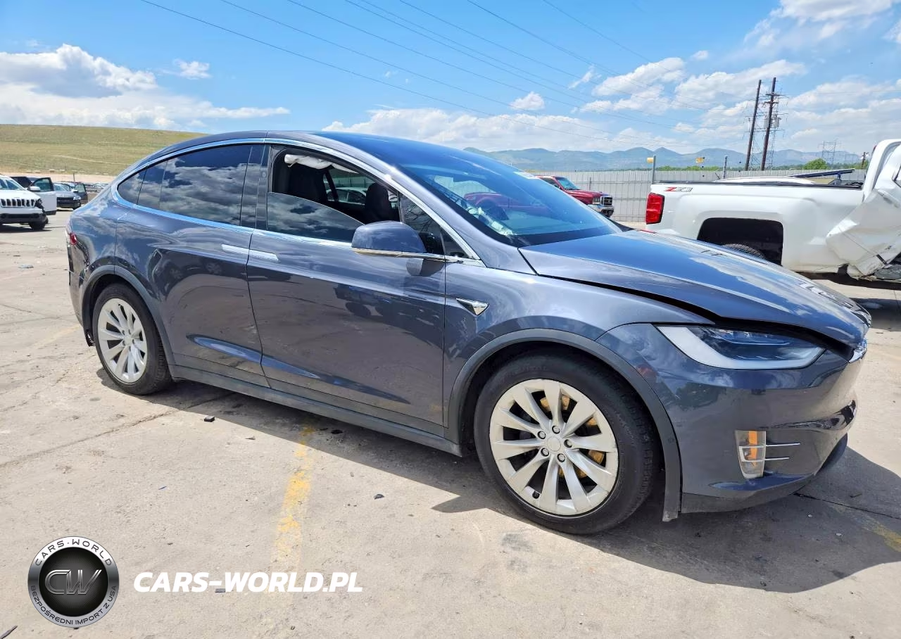 2018 Tesla Model X VIN:5YJXCDE26JF100050 - 4