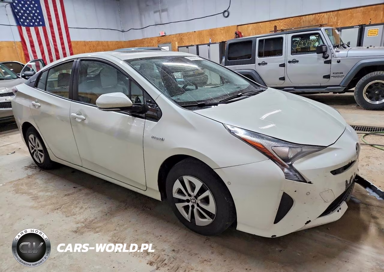 2018 Toyota Prius Four VIN:JTDKARFU4J3058262 - 4