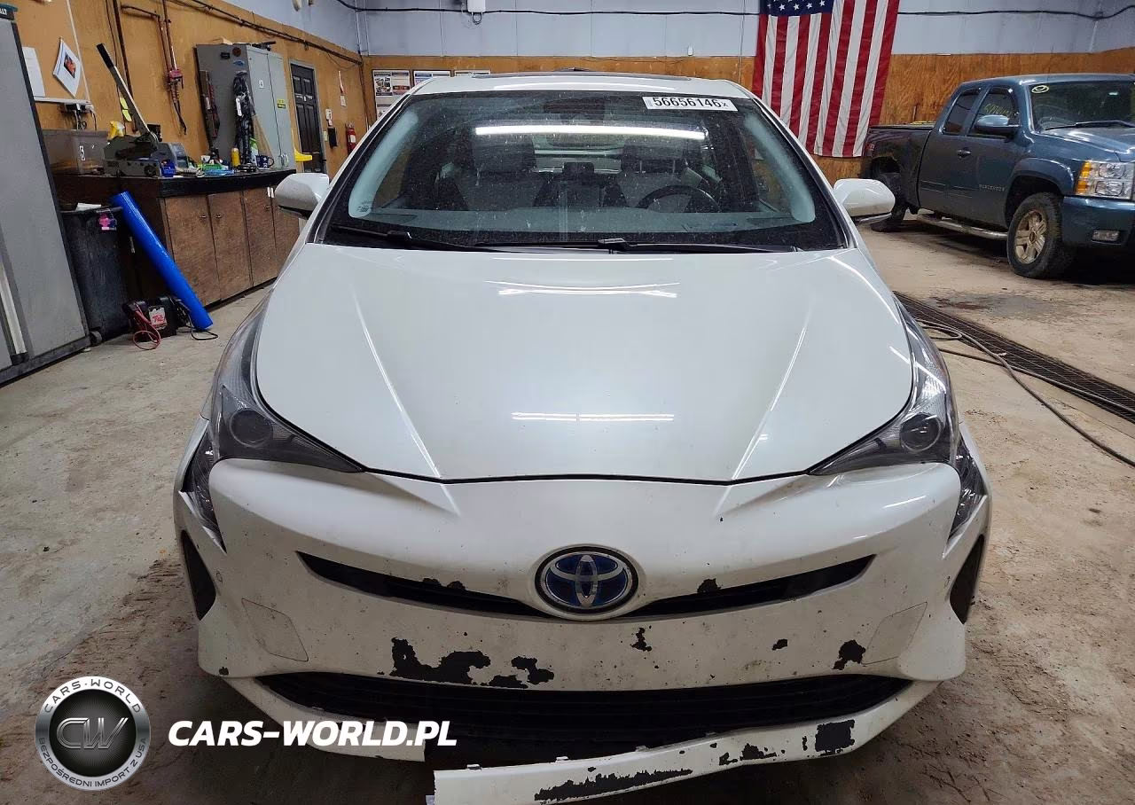 2018 Toyota Prius Four VIN:JTDKARFU4J3058262 - 5