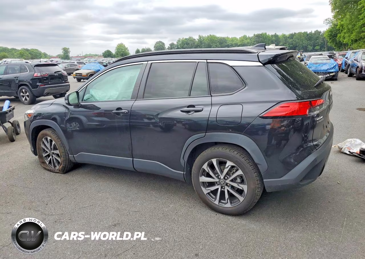 2022 Toyota Corolla Cross Xle VIN:7MUDAABG1NV011453 - 2