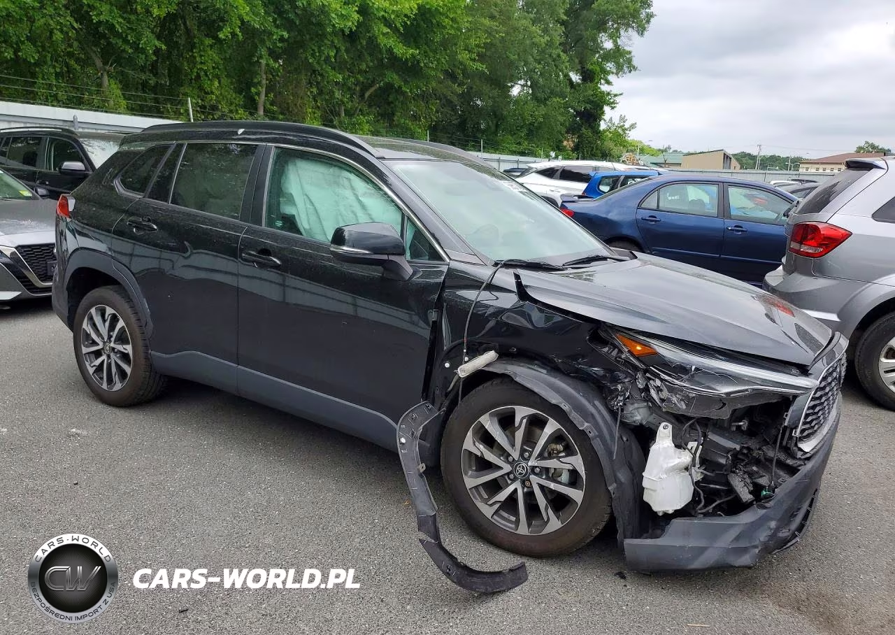 2022 Toyota Corolla Cross Xle VIN:7MUDAABG1NV011453 - 4