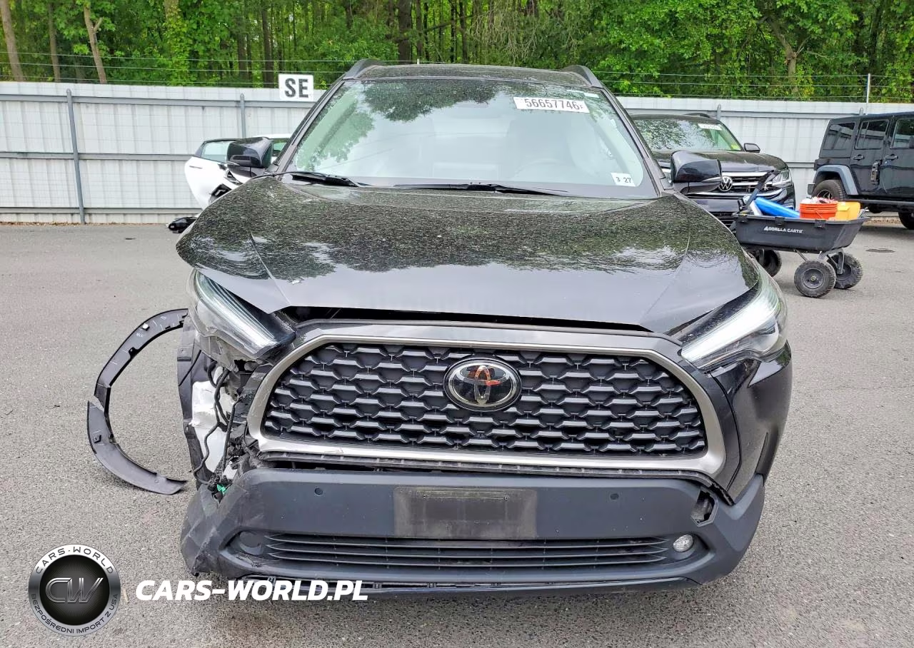 2022 Toyota Corolla Cross Xle VIN:7MUDAABG1NV011453 - 5