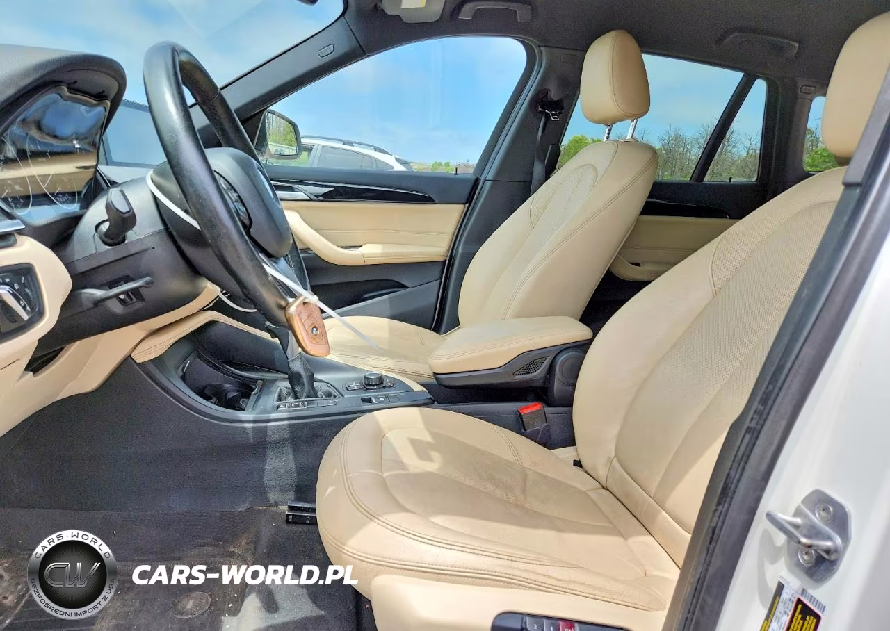 2018 BMW X1 xDrive28I VIN:WBXHT3C33J5K27255 - 7