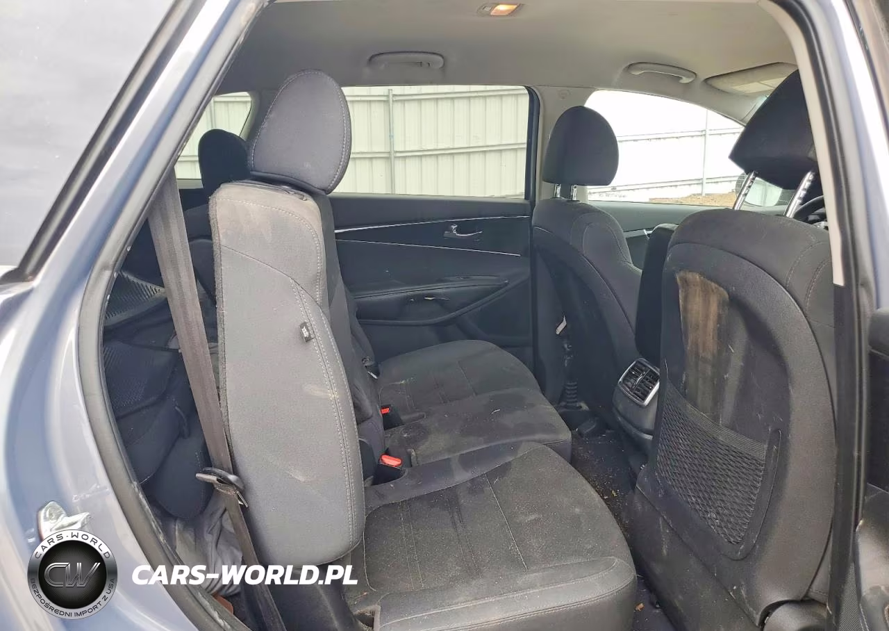 2019 Kia Sorento L VIN:5XYPG4A3XKG610849 - 11