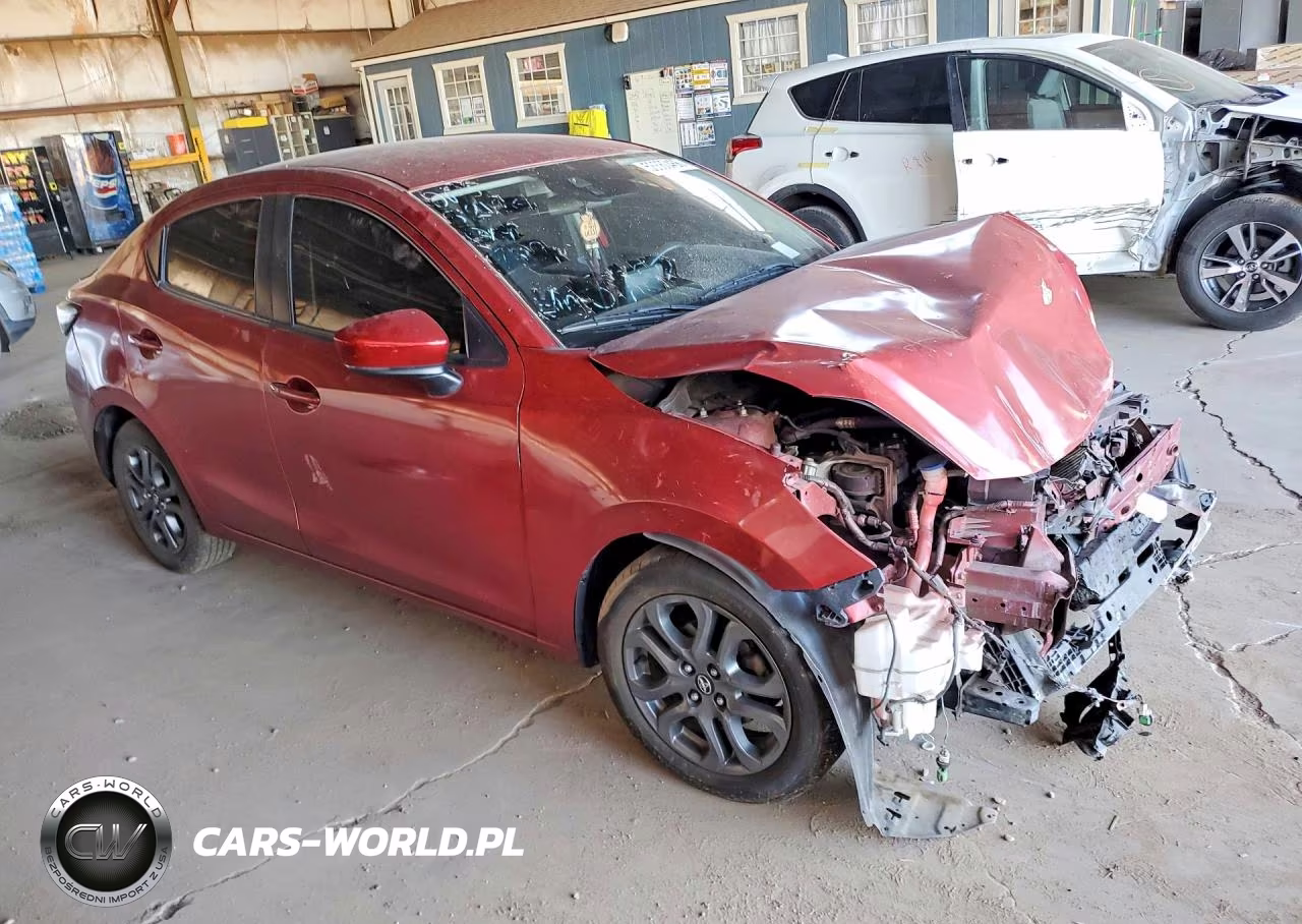 2019 Toyota Yaris Le VIN:3MYDLBYV9KY525752 - 4