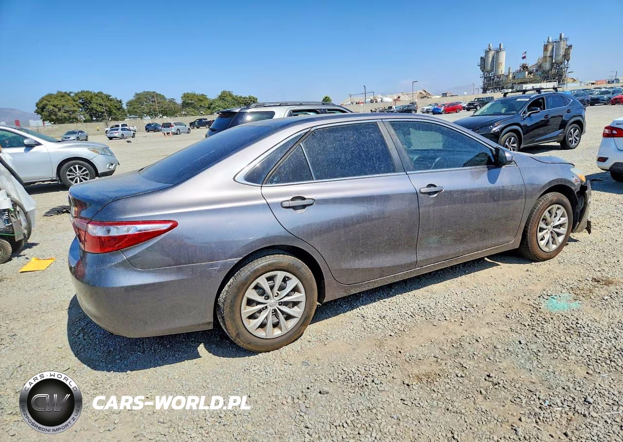 2015 Toyota Camry Le VIN:4T4BF1FK4FR506732 - 3