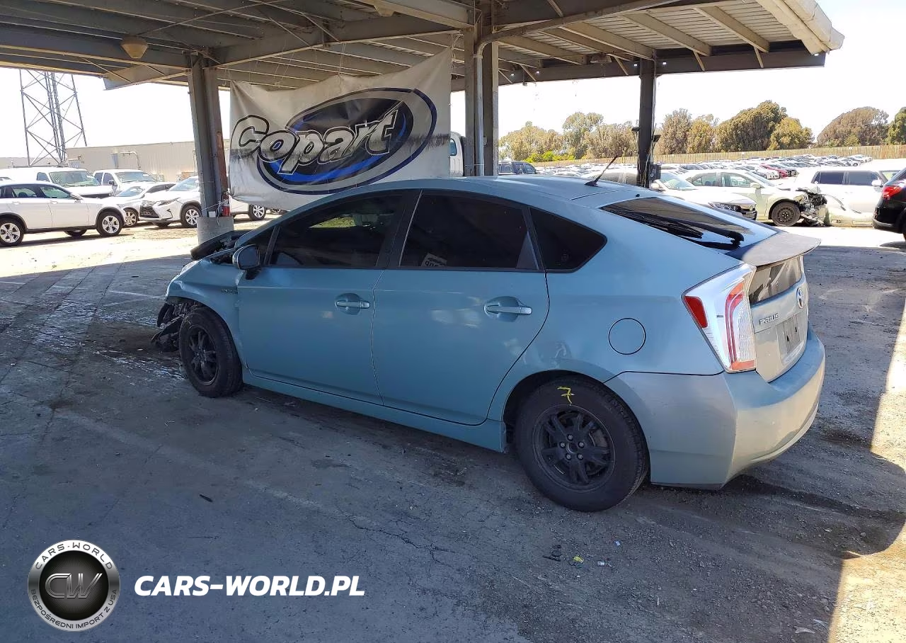 2013 Toyota Prius Two VIN:JTDKN3DU8D5589073 - 2