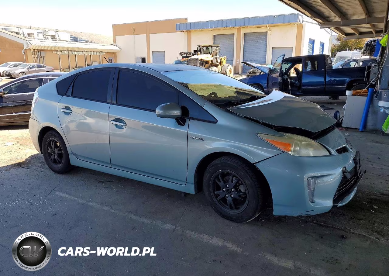 2013 Toyota Prius Two VIN:JTDKN3DU8D5589073 - 4