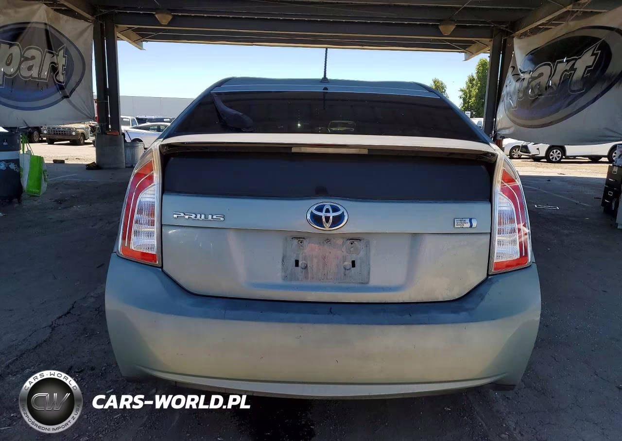 2013 Toyota Prius Two VIN:JTDKN3DU8D5589073 - 6
