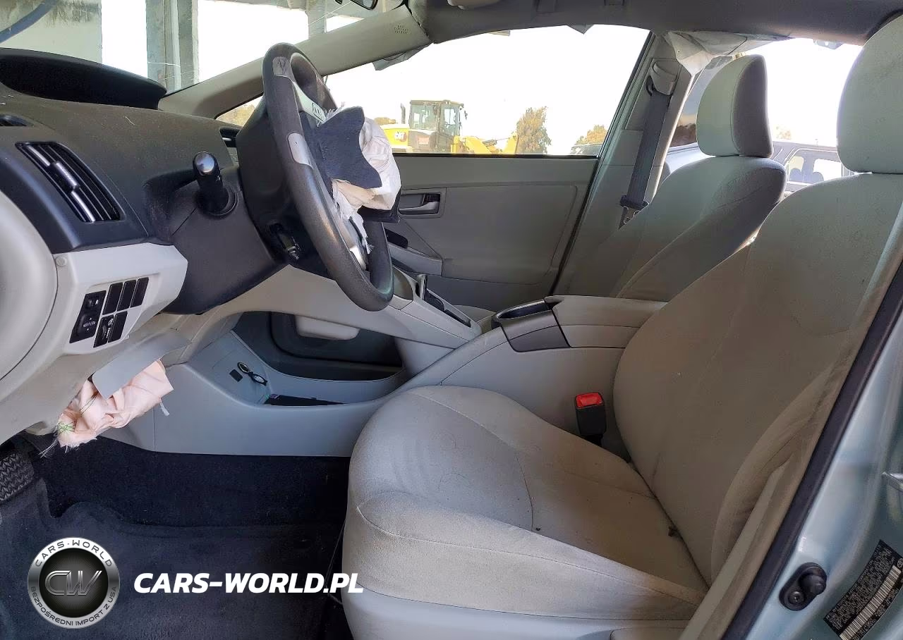 2013 Toyota Prius Two VIN:JTDKN3DU8D5589073 - 7