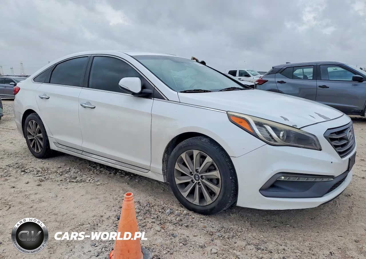 2016 Hyundai Sonata Sport VIN:5NPE34AF1GH268737 - 4