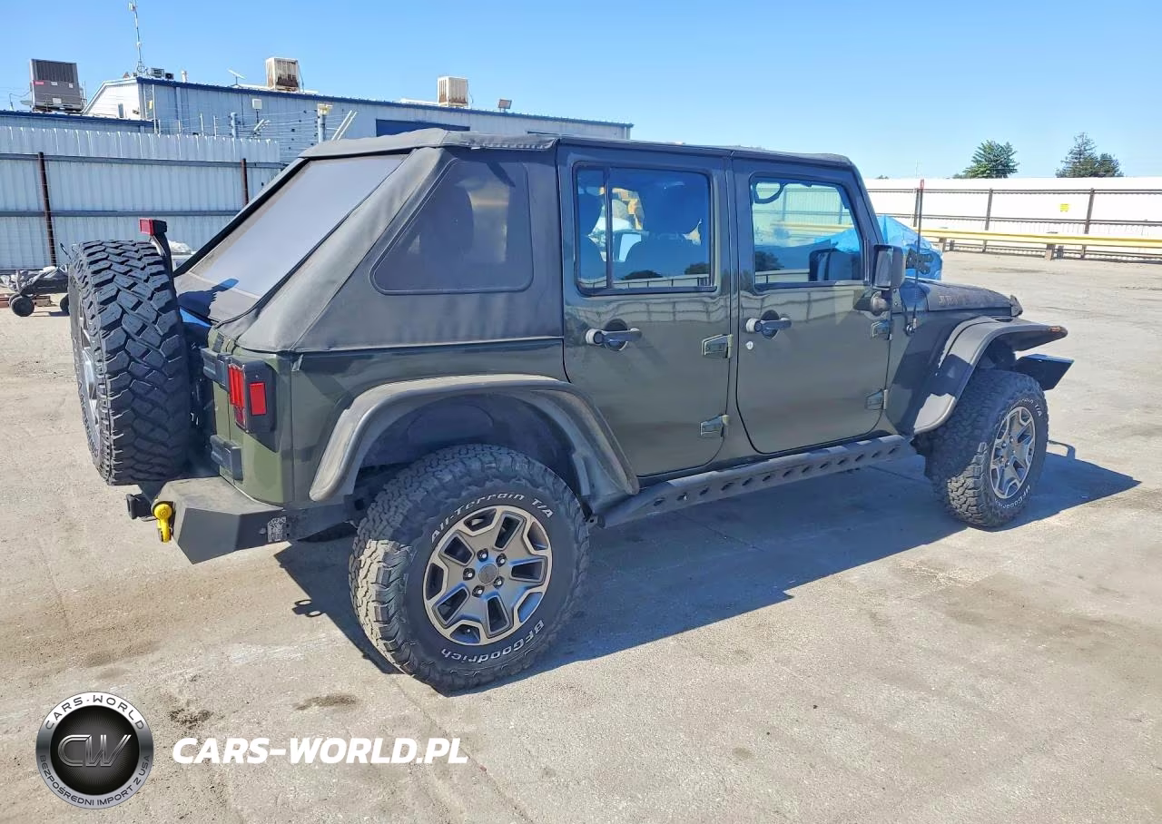 2015 Jeep Wrangler Unlimited Sport VIN:1C4BJWDGXFL592398 - 3