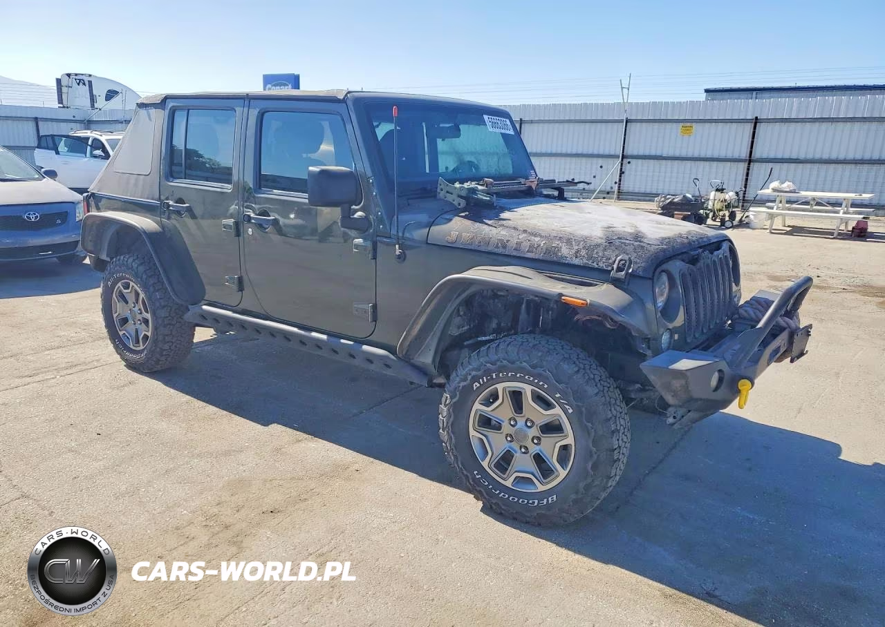 2015 Jeep Wrangler Unlimited Sport VIN:1C4BJWDGXFL592398 - 4