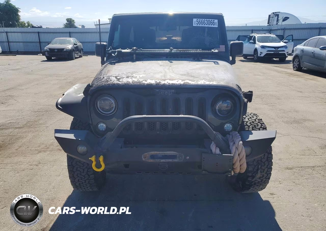 2015 Jeep Wrangler Unlimited Sport VIN:1C4BJWDGXFL592398 - 5