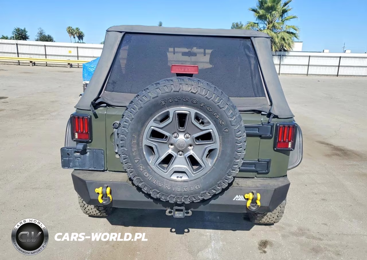 2015 Jeep Wrangler Unlimited Sport VIN:1C4BJWDGXFL592398 - 6