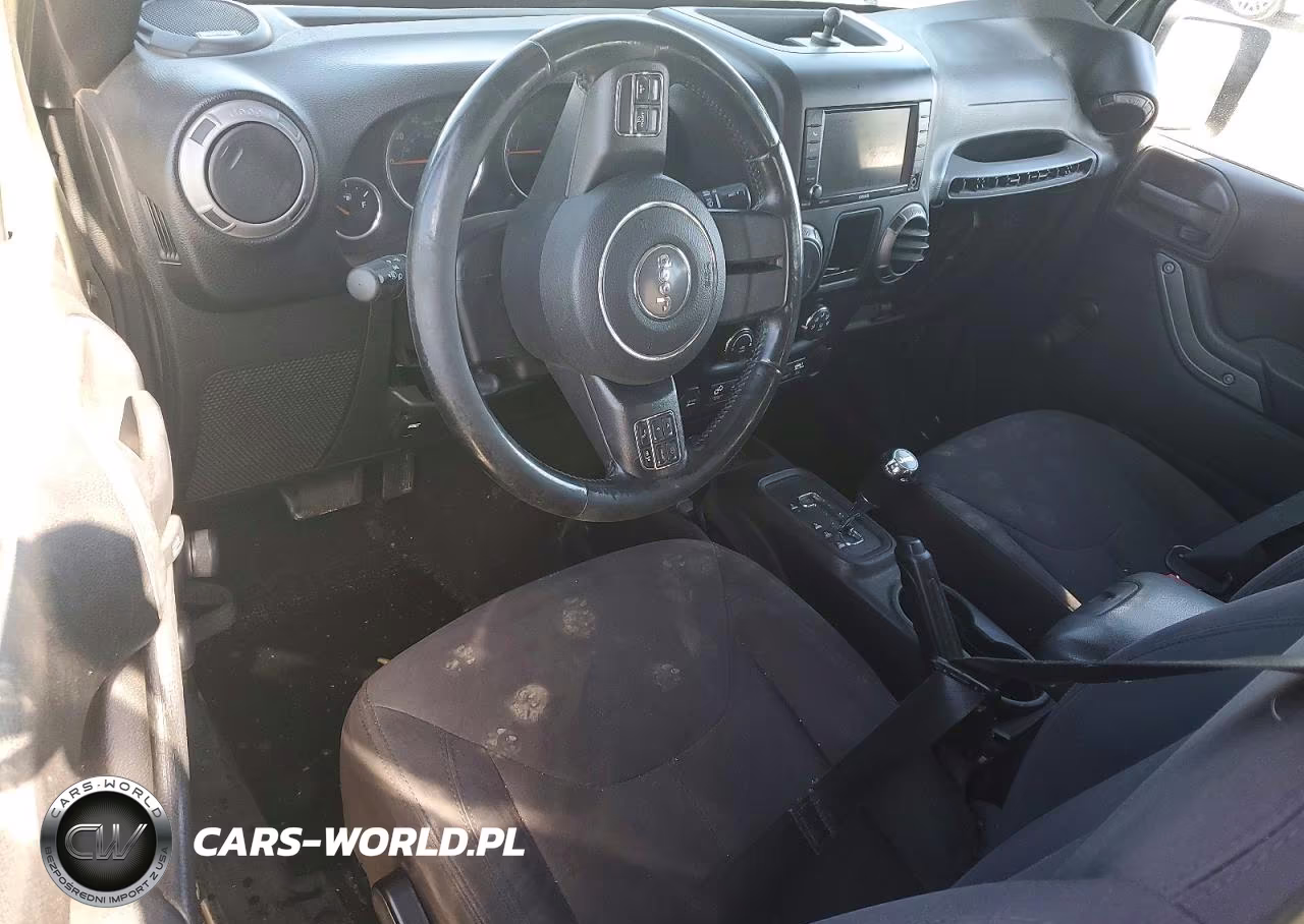 2015 Jeep Wrangler Unlimited Sport VIN:1C4BJWDGXFL592398 - 8