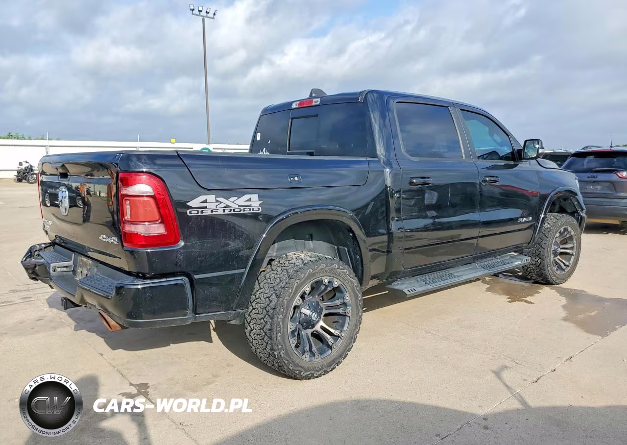 2020 Ram 1500 Laramie VIN:1C6SRFJT7LN349052 - 3