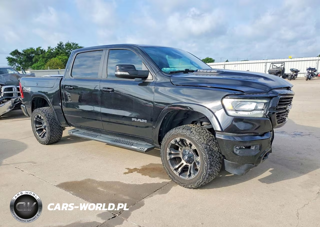 2020 Ram 1500 Laramie VIN:1C6SRFJT7LN349052 - 4