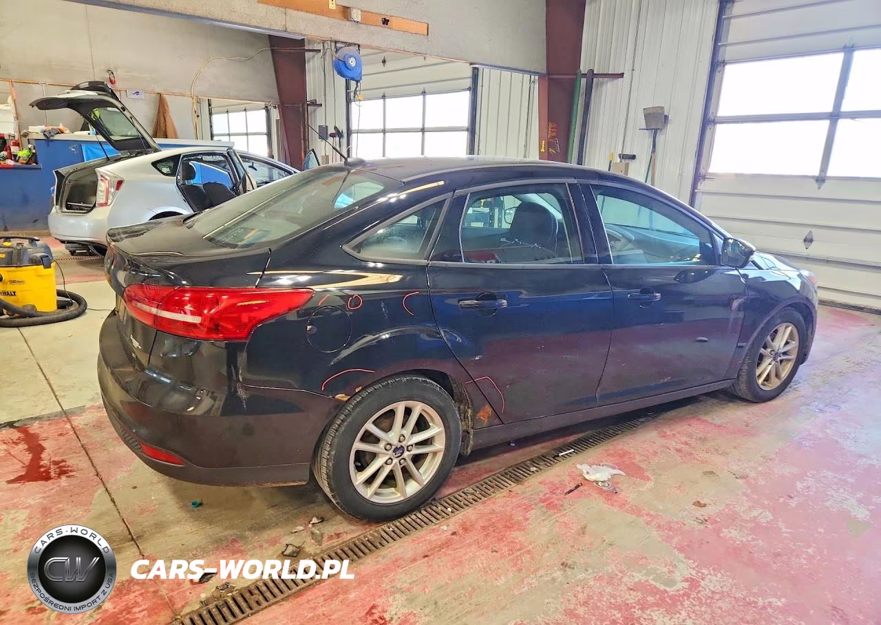 2016 Ford Focus Se VIN:1FADP3F24GL224653 - 3