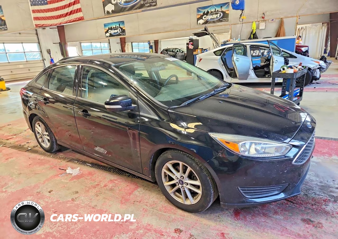 2016 Ford Focus Se VIN:1FADP3F24GL224653 - 4