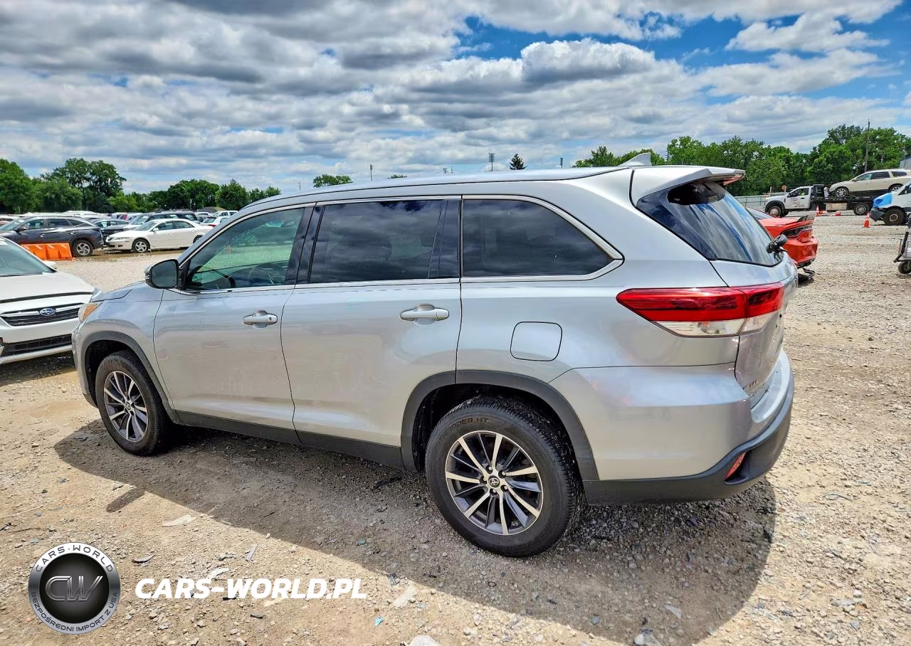 2019 Toyota Highlander Xle VIN:5TDKZRFH3KS331137 - 2