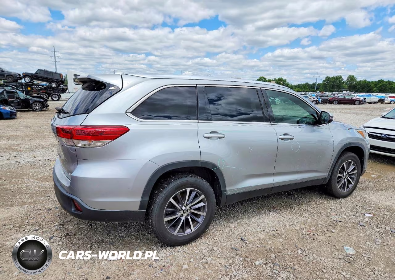 2019 Toyota Highlander Xle VIN:5TDKZRFH3KS331137 - 3