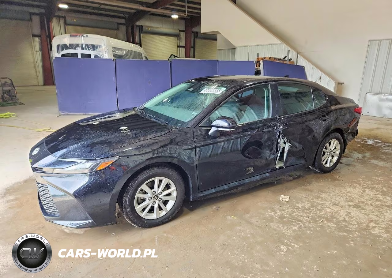 2025 Toyota Camry Le – zdjęcie 1 z 12