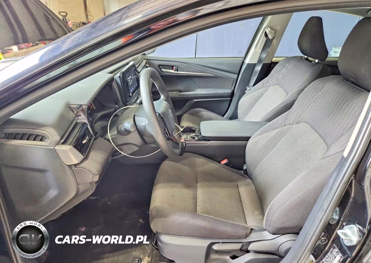 2025 Toyota Camry Le VIN:4T1DAACK9SU060965 - 7
