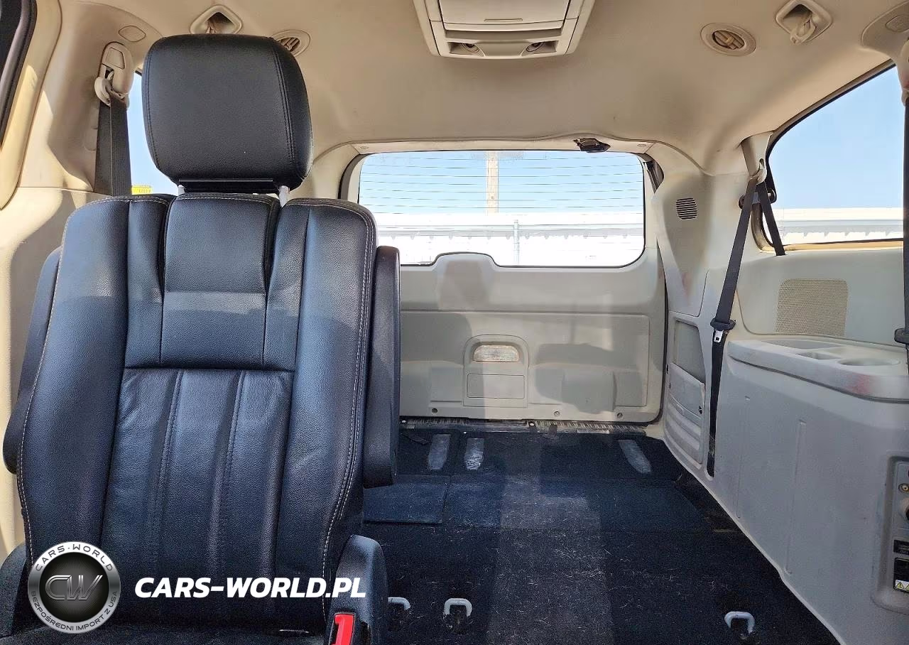2014 Chrysler Town & Country Touring VIN:2C4RC1BG3ER158005 - 10