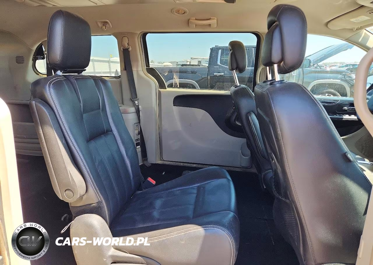 2014 Chrysler Town & Country Touring VIN:2C4RC1BG3ER158005 - 11