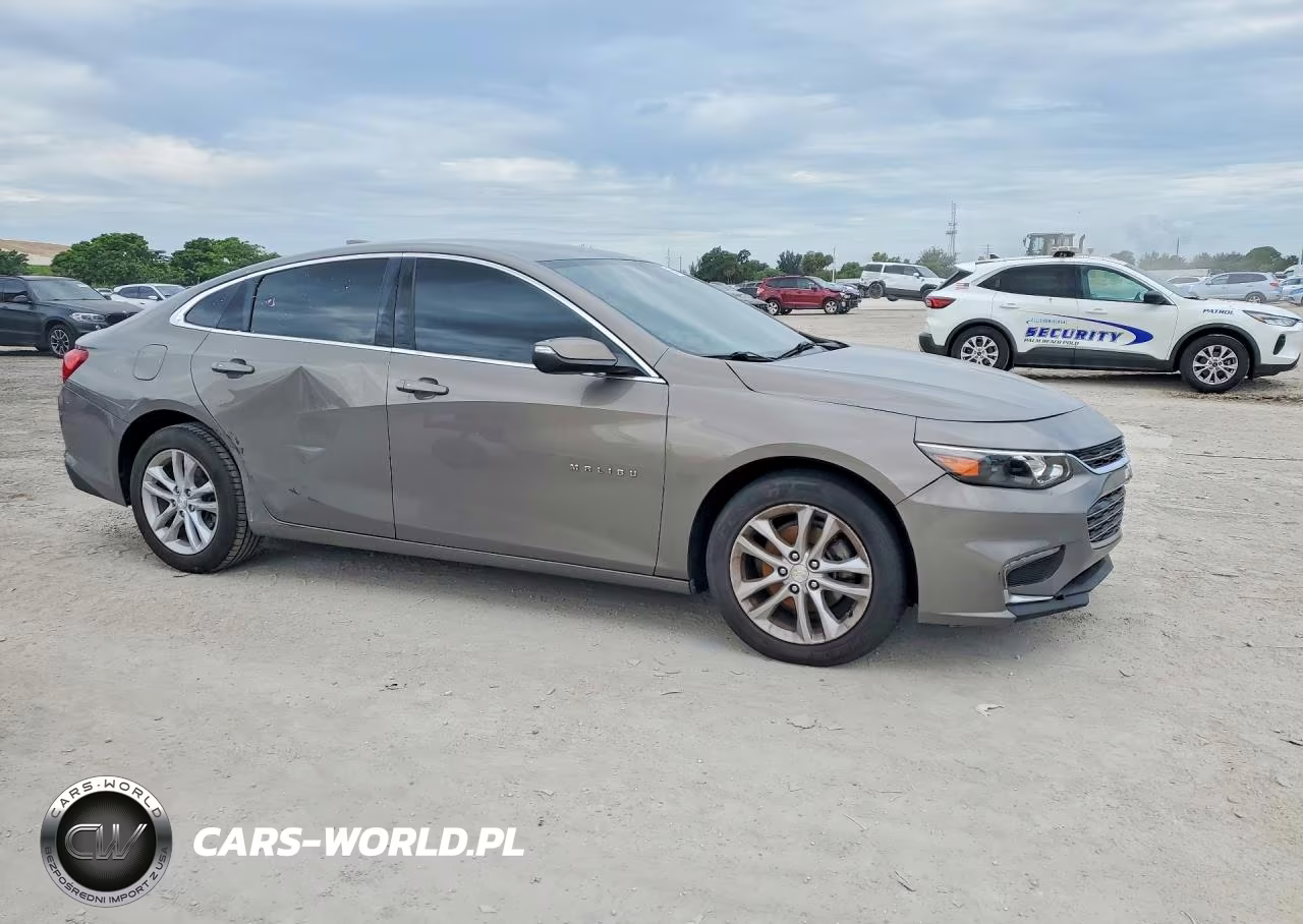 2018 Chevrolet Malibu Lt VIN:1G1ZD5ST1JF155812 - 4